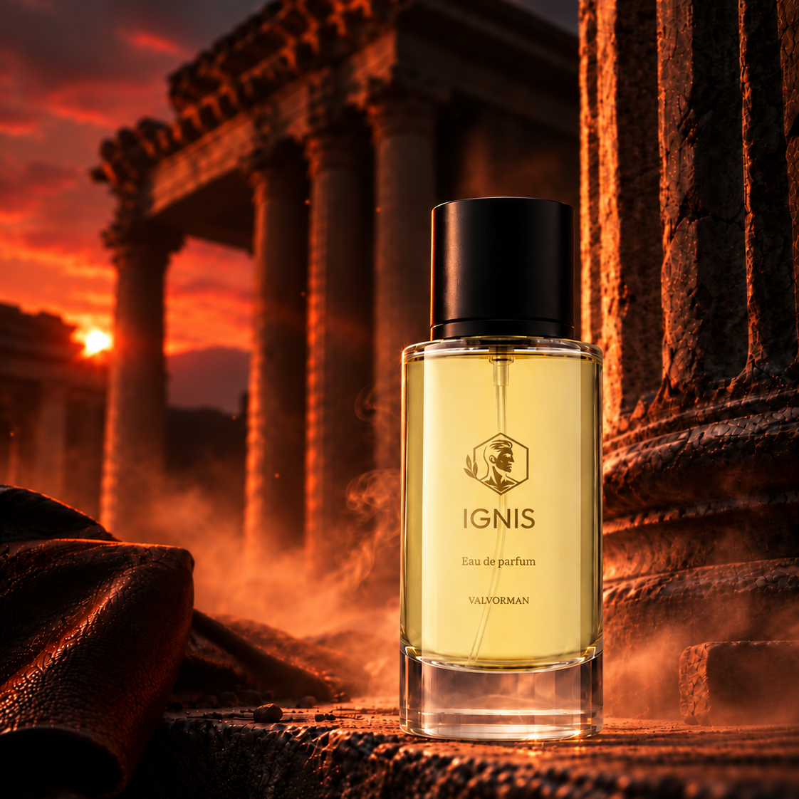 Ignis eau de parfum 50 ml tussen oude zuilen in rood avondlicht