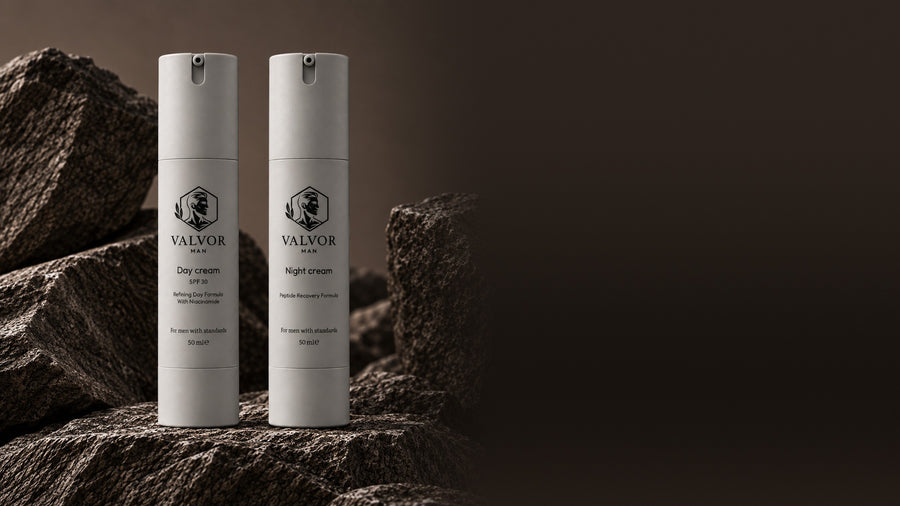 Day Cream SPF 30 en Night Cream van Valvor Man op donkere steen