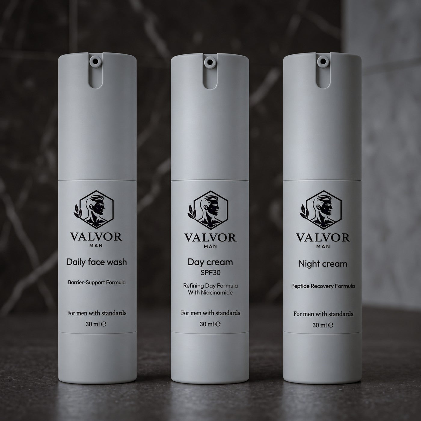 De drie flacons van 30 ml uit de Essentials Kit